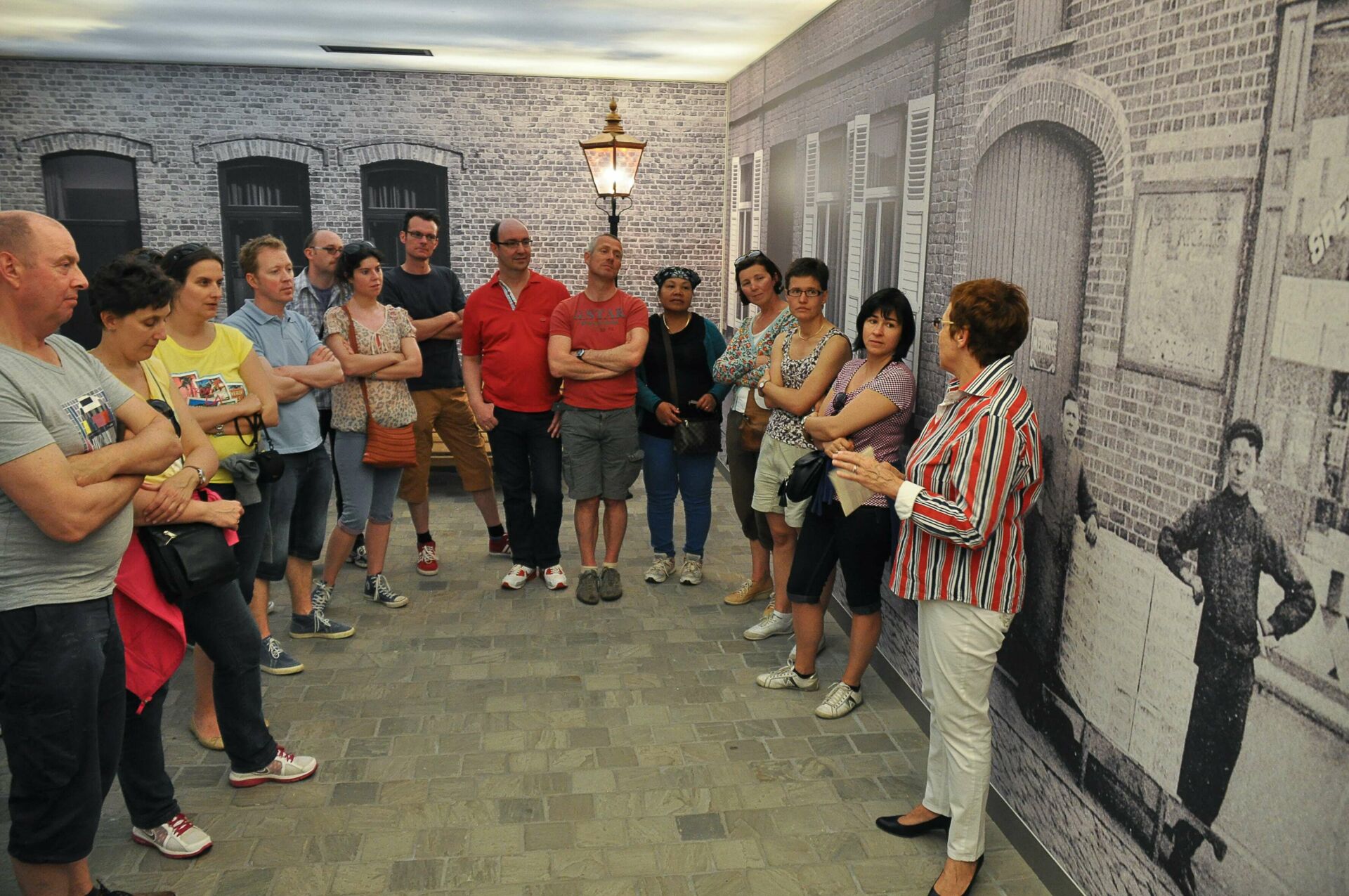 Groupe visiteurs musée